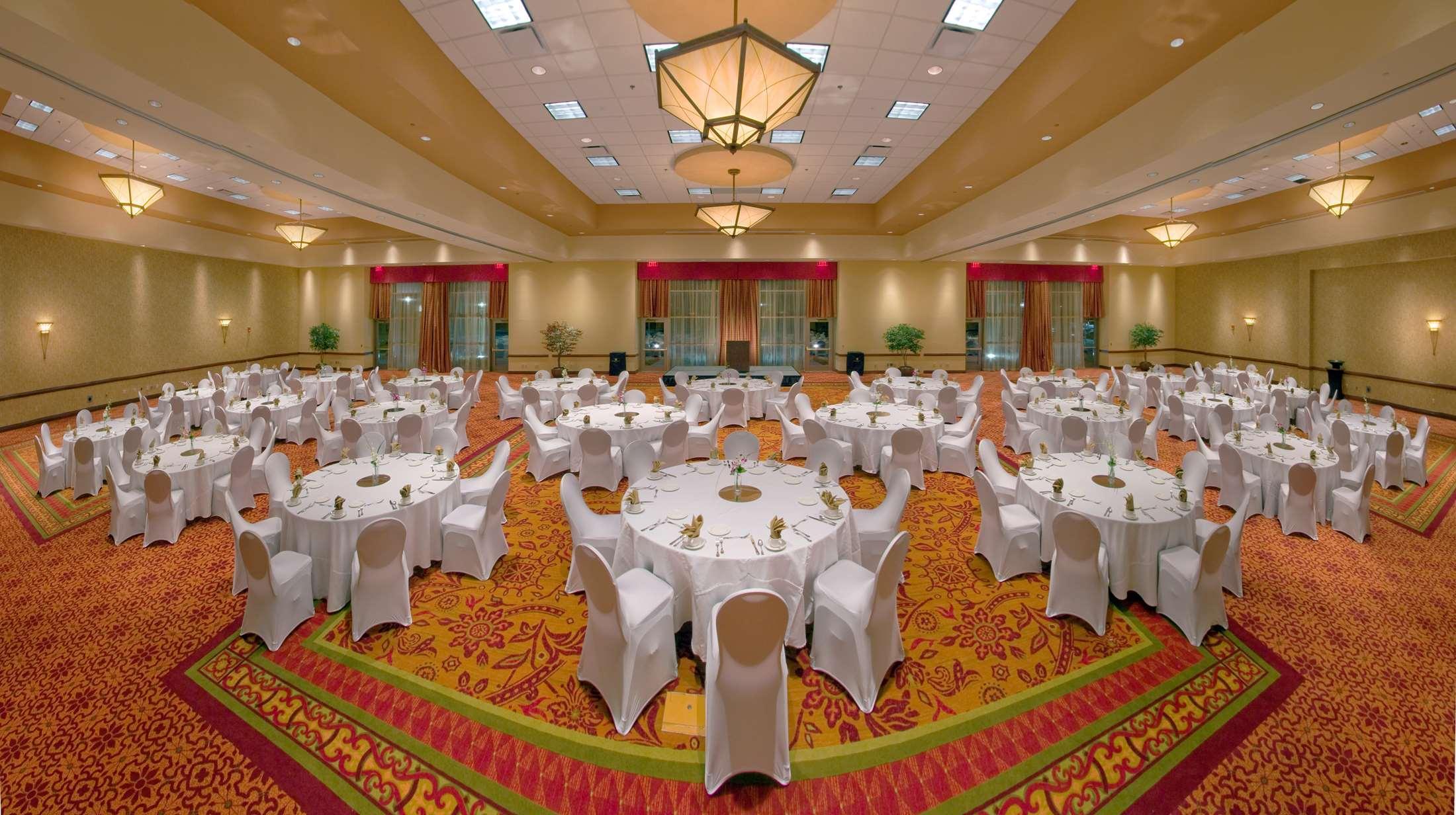 Embassy Suites By Hilton Norman Hotel & Conference Center Екстериор снимка