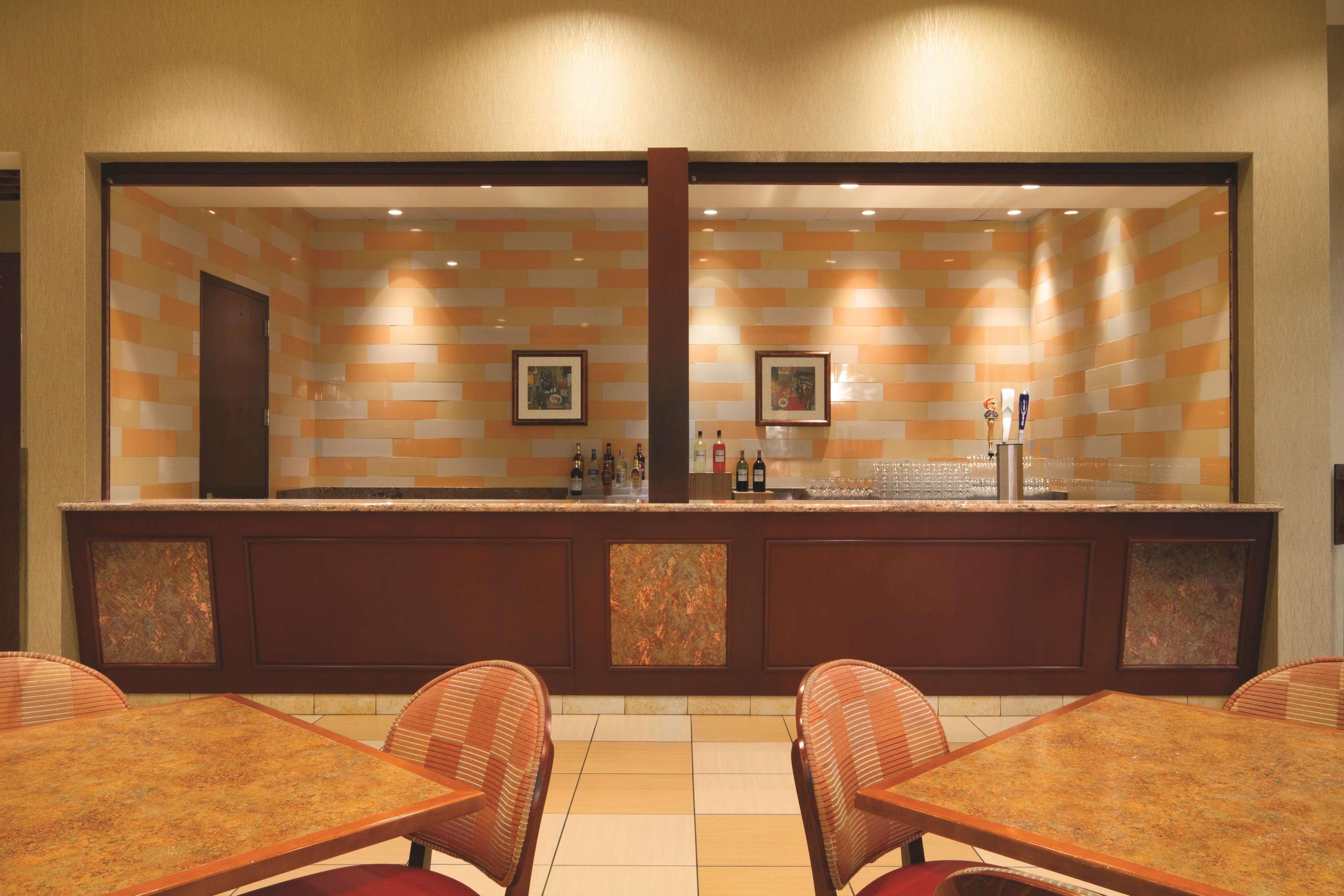 Embassy Suites By Hilton Norman Hotel & Conference Center Ресторант снимка