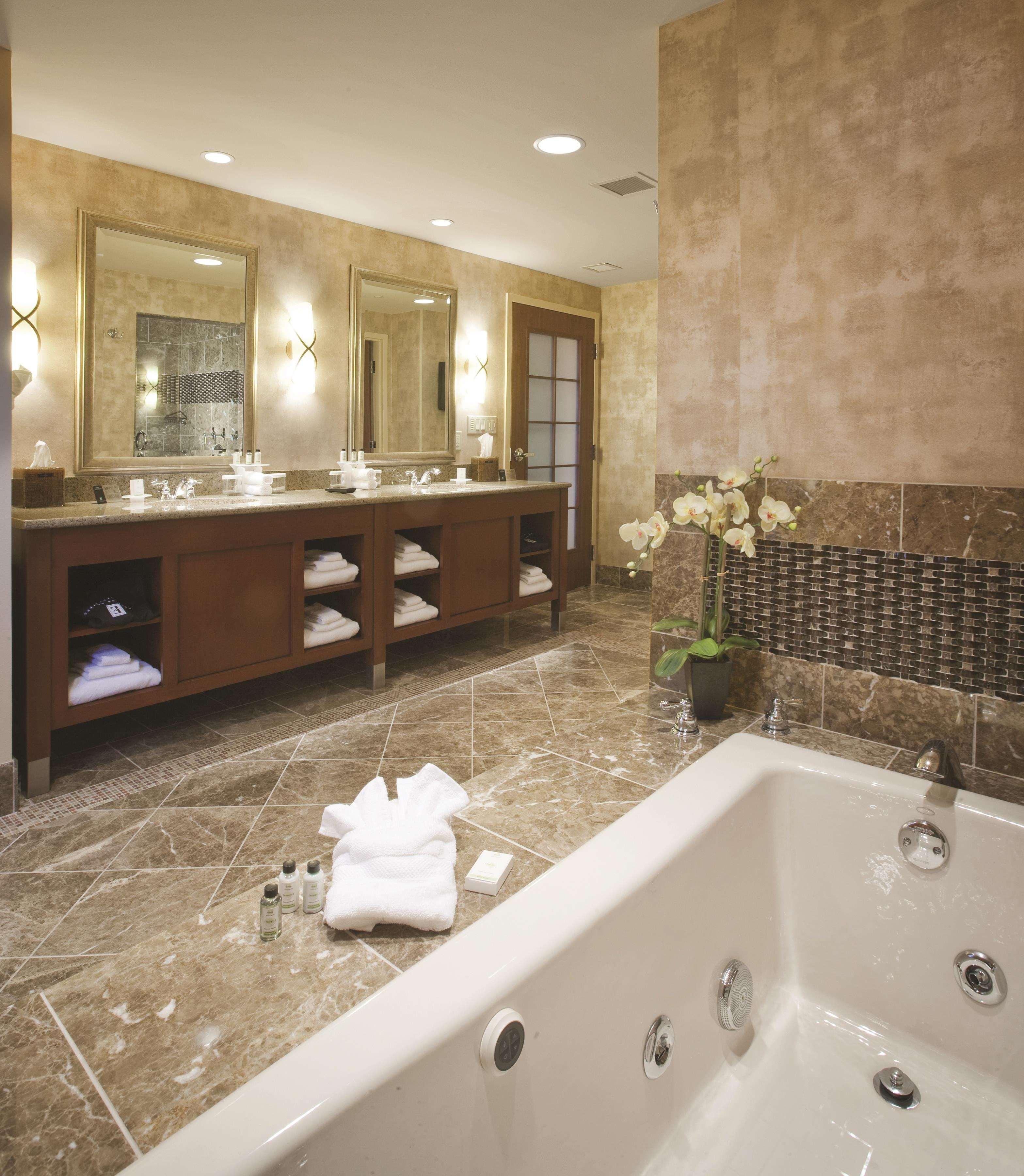 Embassy Suites By Hilton Norman Hotel & Conference Center Екстериор снимка