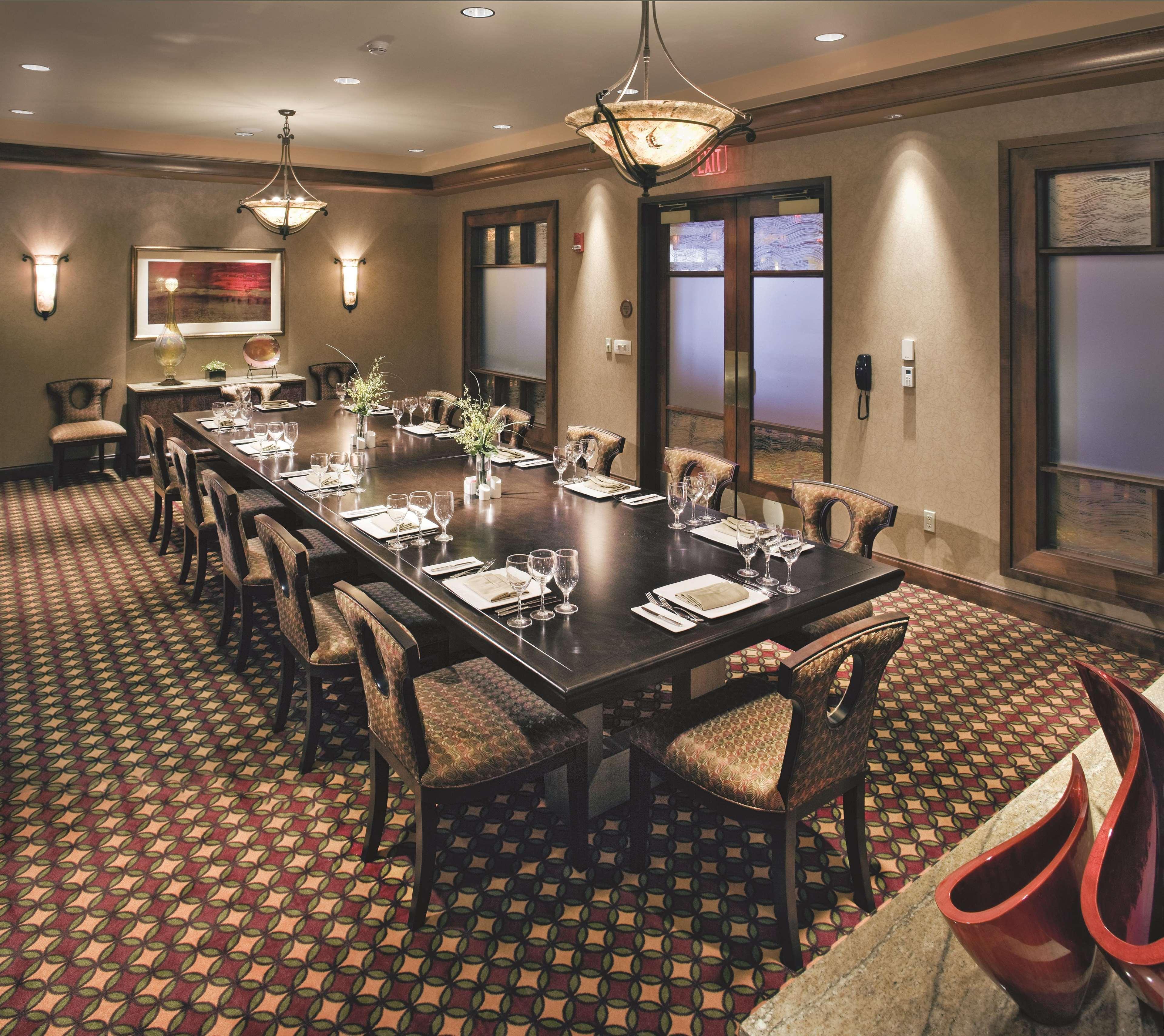 Embassy Suites By Hilton Norman Hotel & Conference Center Екстериор снимка
