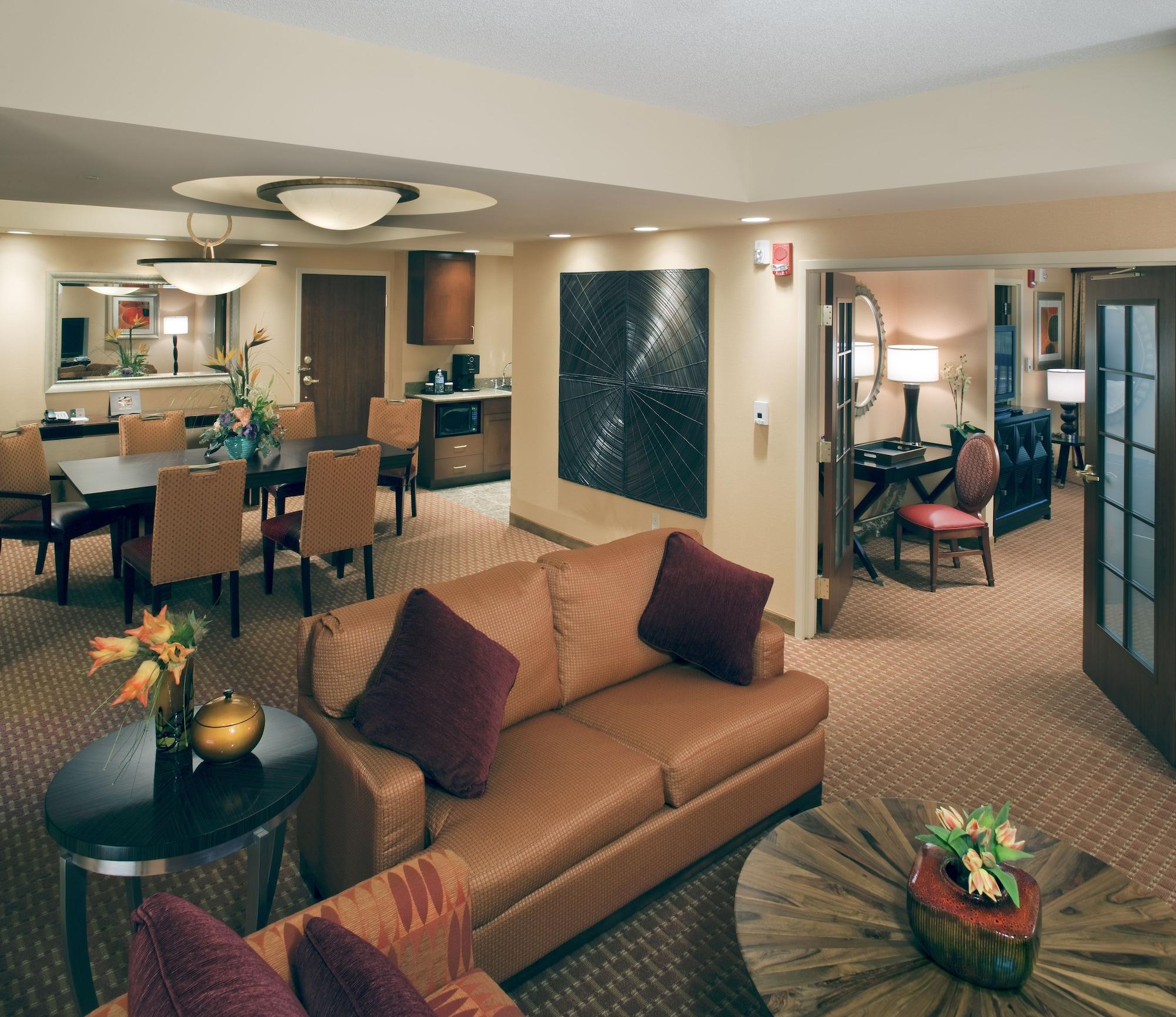 Embassy Suites By Hilton Norman Hotel & Conference Center Екстериор снимка