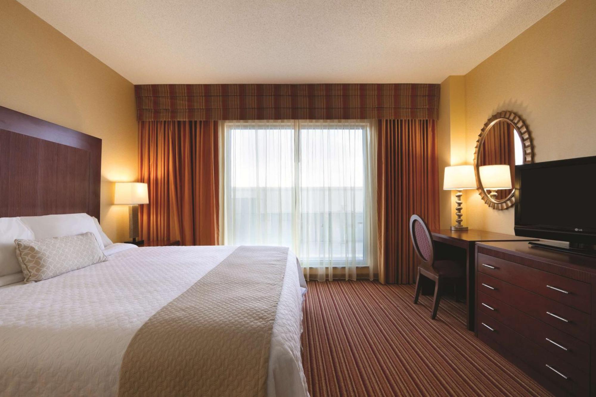 Embassy Suites By Hilton Norman Hotel & Conference Center Екстериор снимка