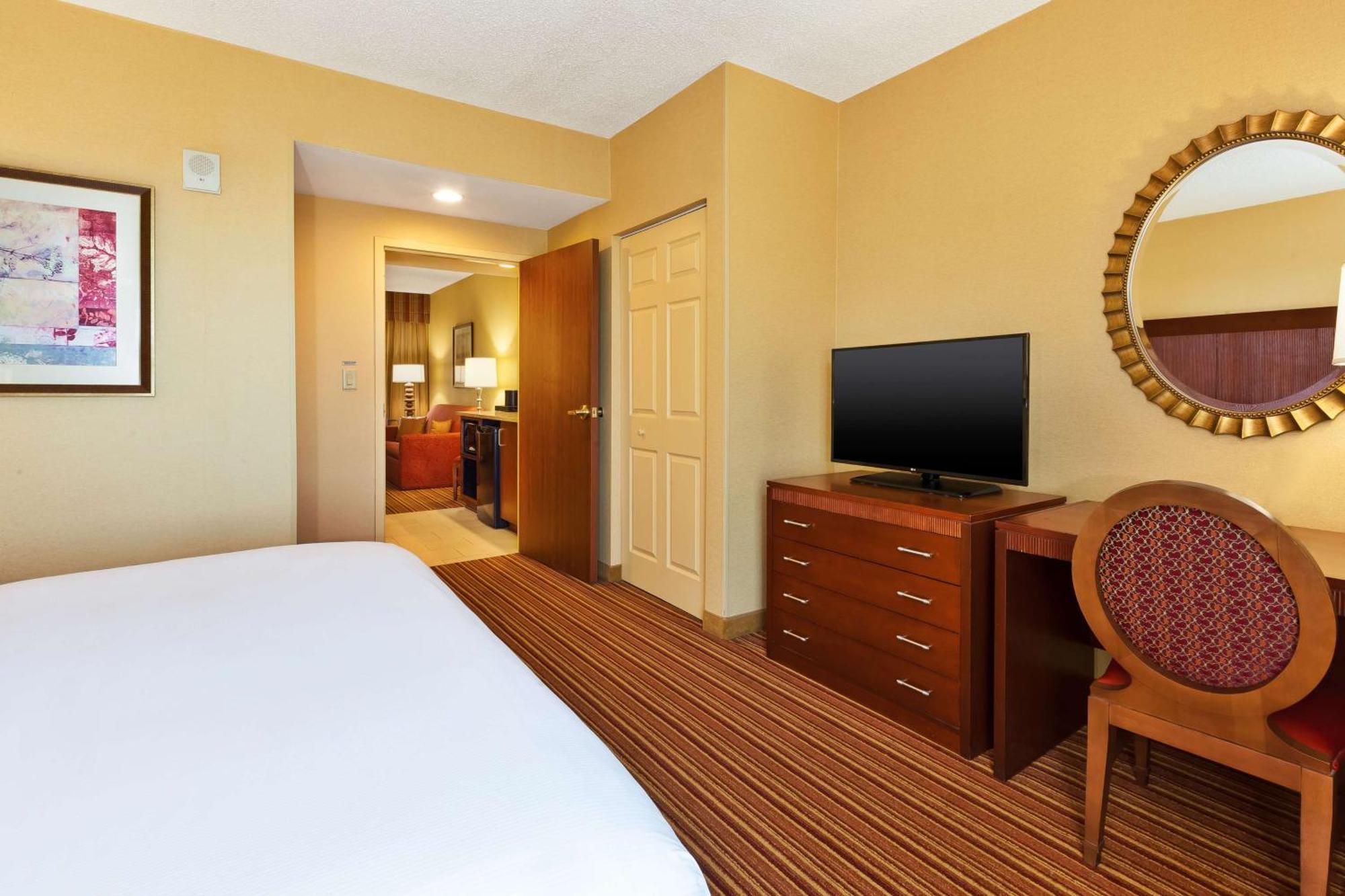 Embassy Suites By Hilton Norman Hotel & Conference Center Екстериор снимка
