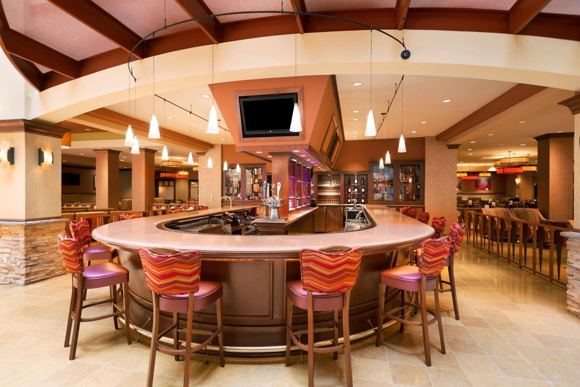 Embassy Suites By Hilton Norman Hotel & Conference Center Екстериор снимка