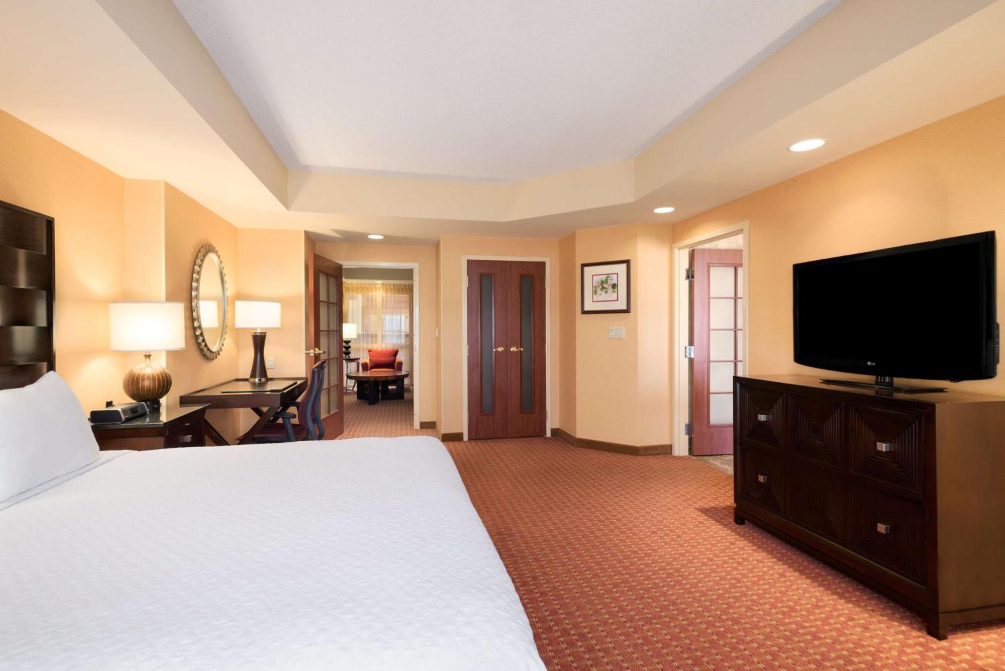 Embassy Suites By Hilton Norman Hotel & Conference Center Екстериор снимка