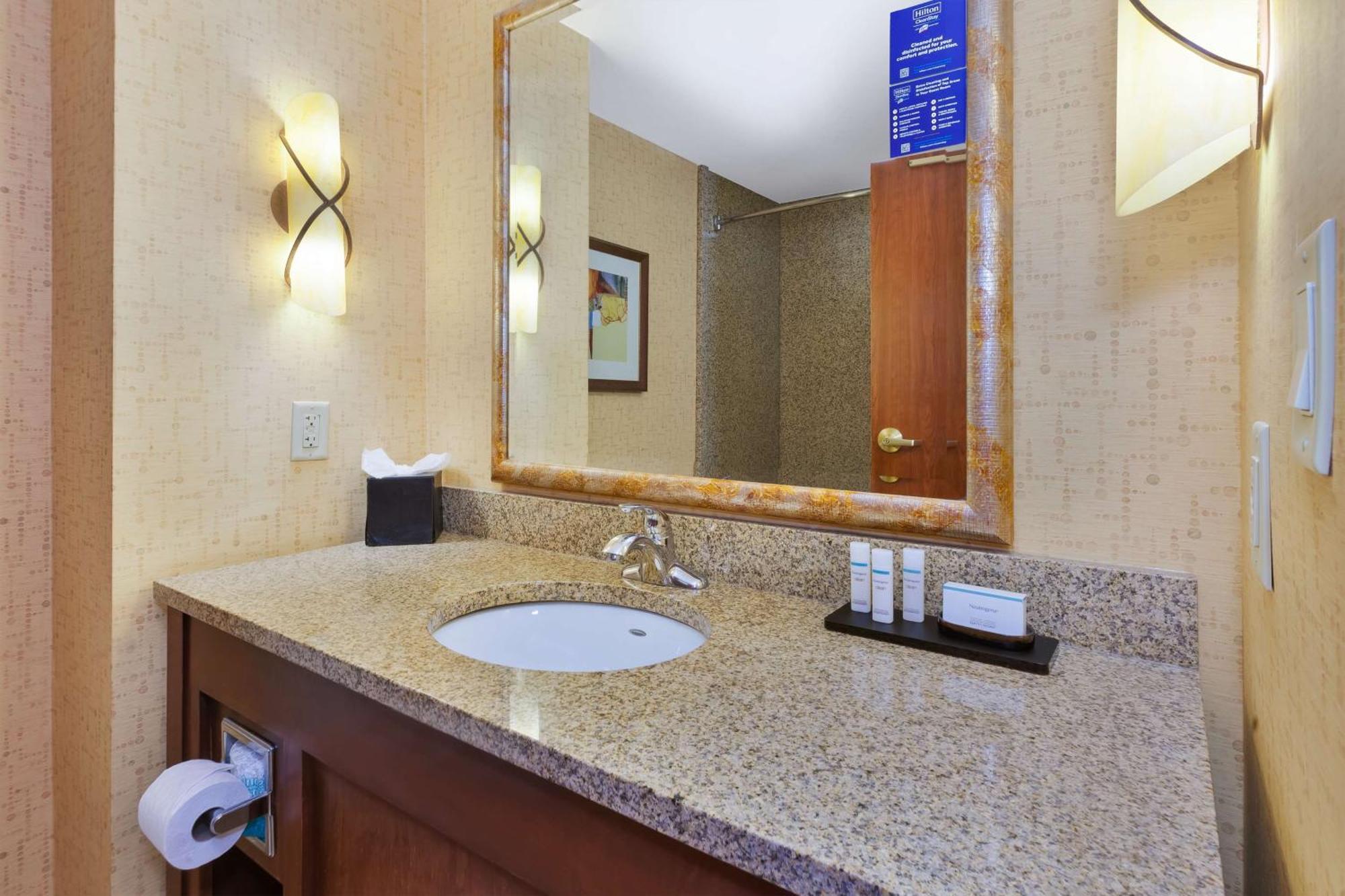 Embassy Suites By Hilton Norman Hotel & Conference Center Екстериор снимка