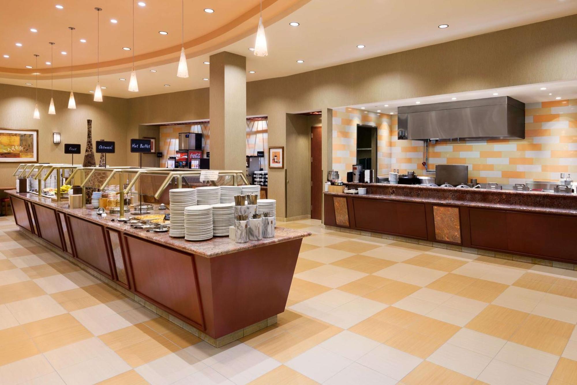 Embassy Suites By Hilton Norman Hotel & Conference Center Екстериор снимка