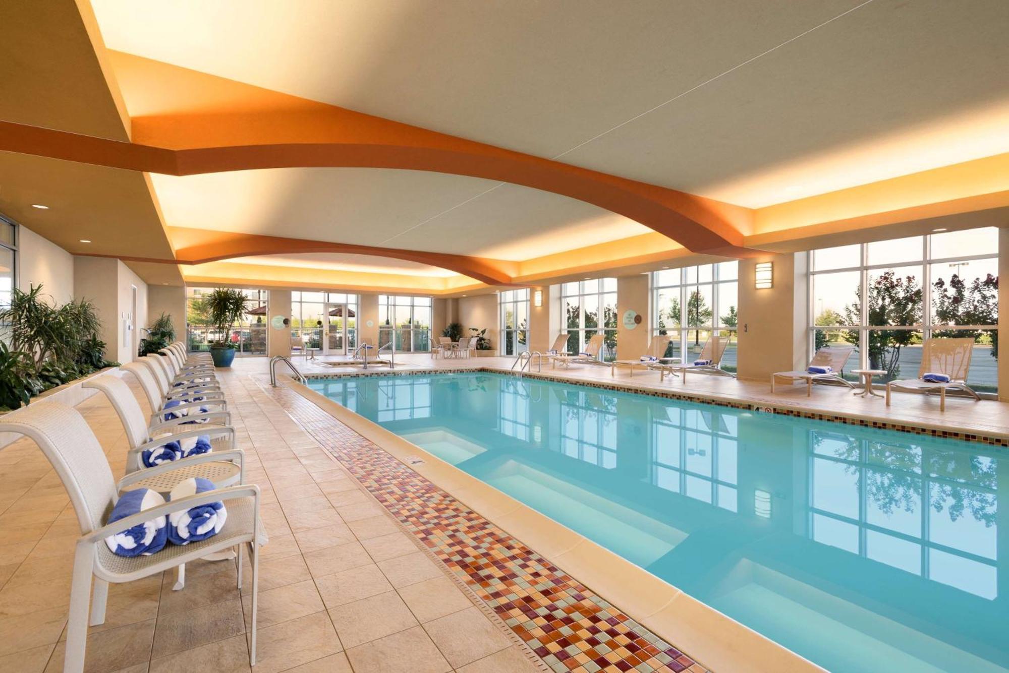Embassy Suites By Hilton Norman Hotel & Conference Center Екстериор снимка